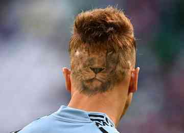 Sebastian Sosa tatuou um leão na parte de trás da cabeça após ter COVID-19 em 2020 e combinou com o penteado escolhido para o Mundial do Catar