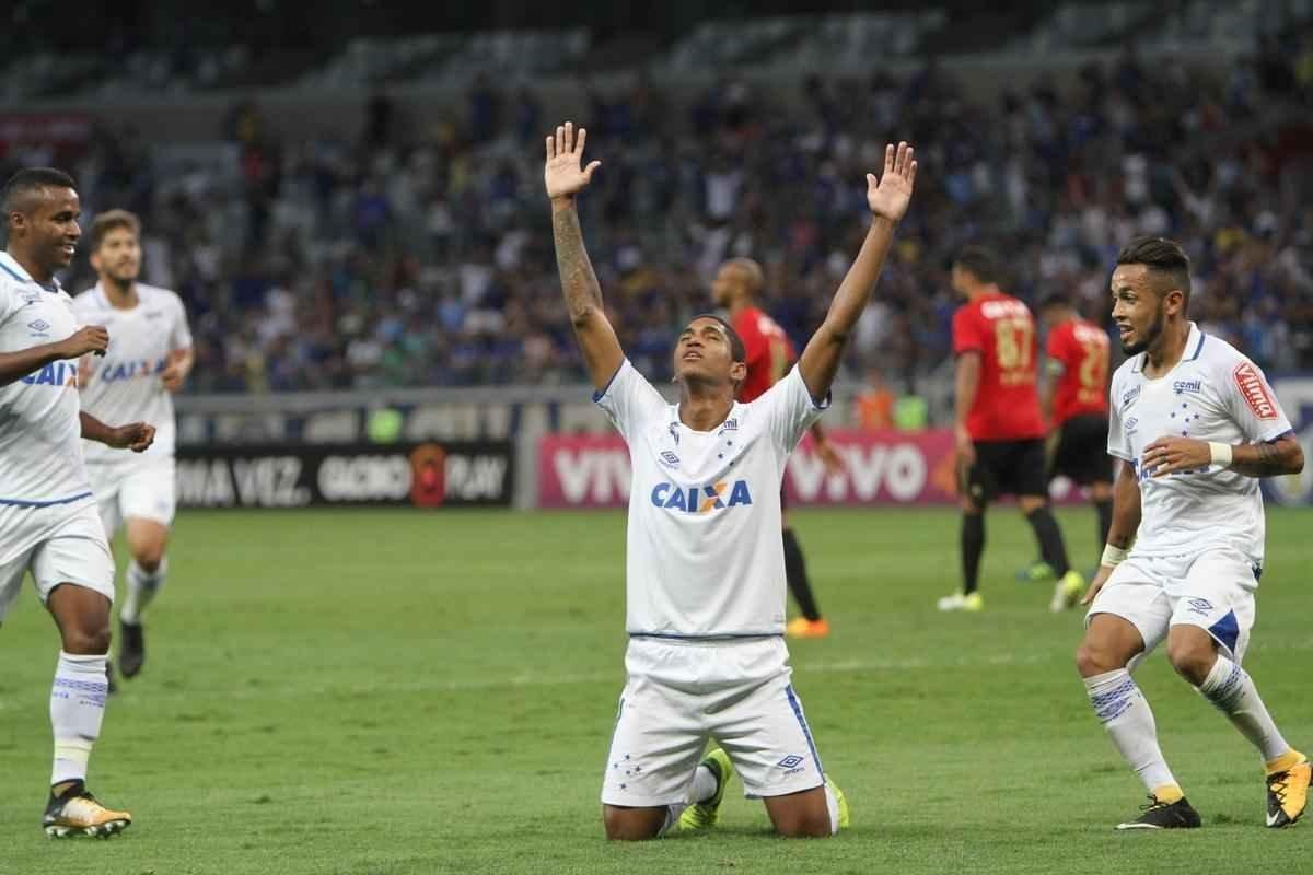 Imagens da partida entre Cruzeiro e Sport, duelo vlido pela 21 rodada da Srie A do Campeonato Brasileiro