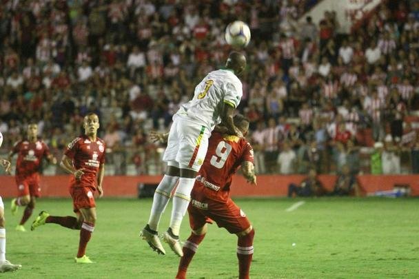 Com casa cheia, Timbu fez a antepenúltima rodada da primeira fase da Série C dentro dos Aflitos