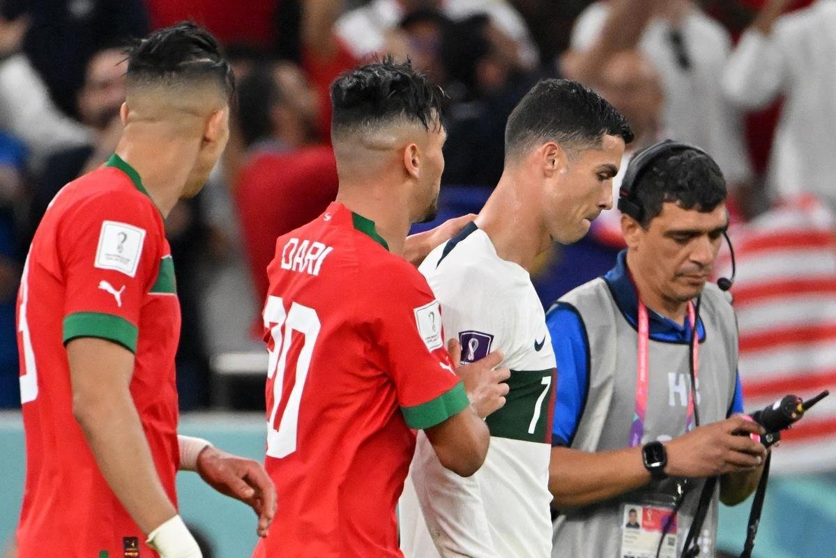 Cristiano Ronaldo chora aps eliminao de Portugal na Copa do Mundo diante de Marrocos