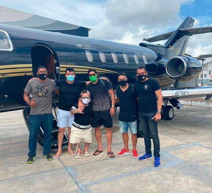 Fotos do Hawker 800XP, modelo de jato do atacante Hulk, do Atltico