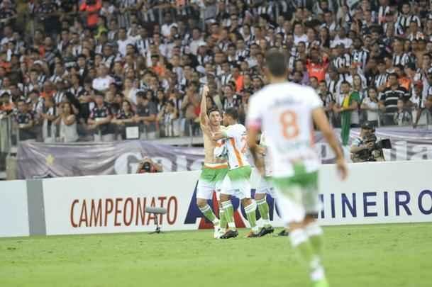 Fotos da comemorao de Danilo, heri da grande deciso do Mineiro