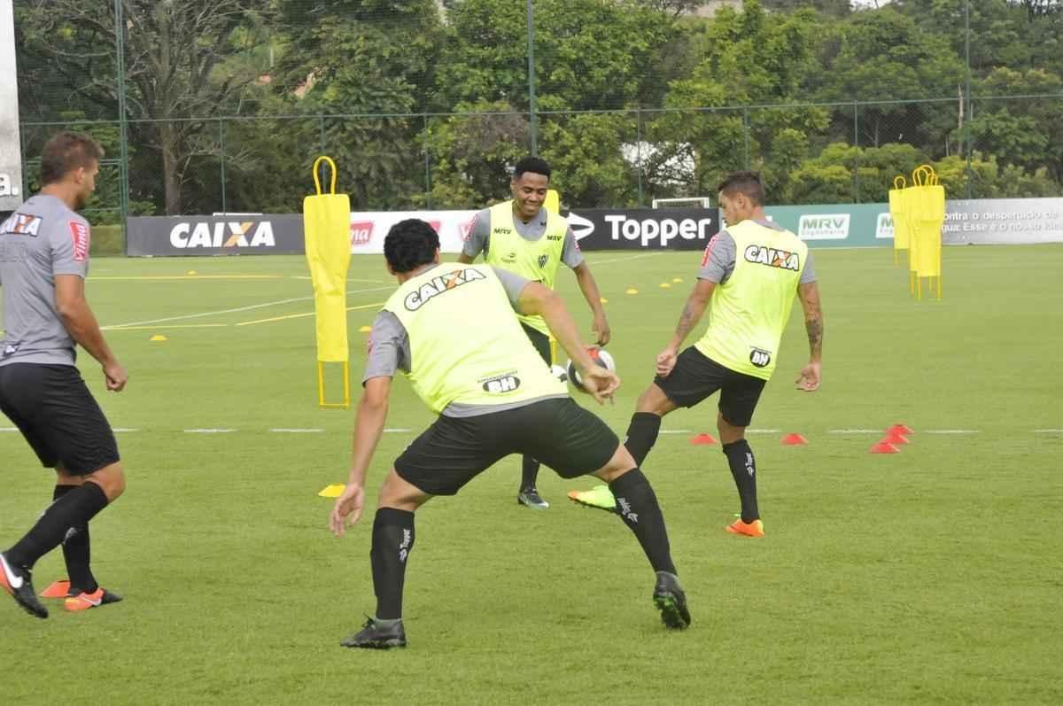 Volante Elias participou nesta quinta-feira do seu primeiro treino como jogador do Atltico. Roger Machado comandou uma atividade com bola utilizando atletas que no jogaram ou atuaram pouco diante do Cruzeiro