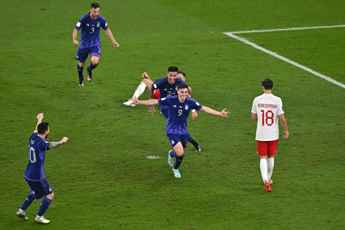 Julin lvarez marcou o segundo gol da Argentina sobre a Polnia no Estdio 974, em duelo pelo Grupo C da Copa do Mundo