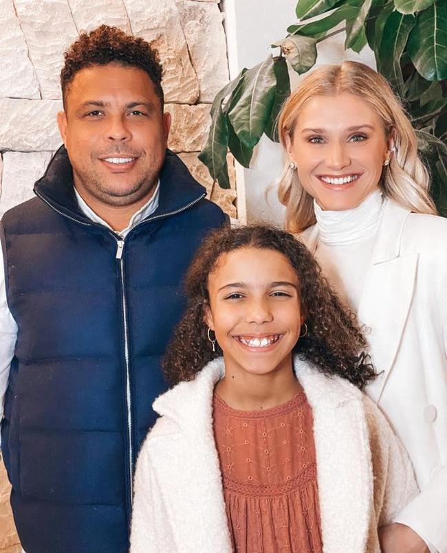 Celina Locks costuma publicar fotos de comemorações em família com os enteados