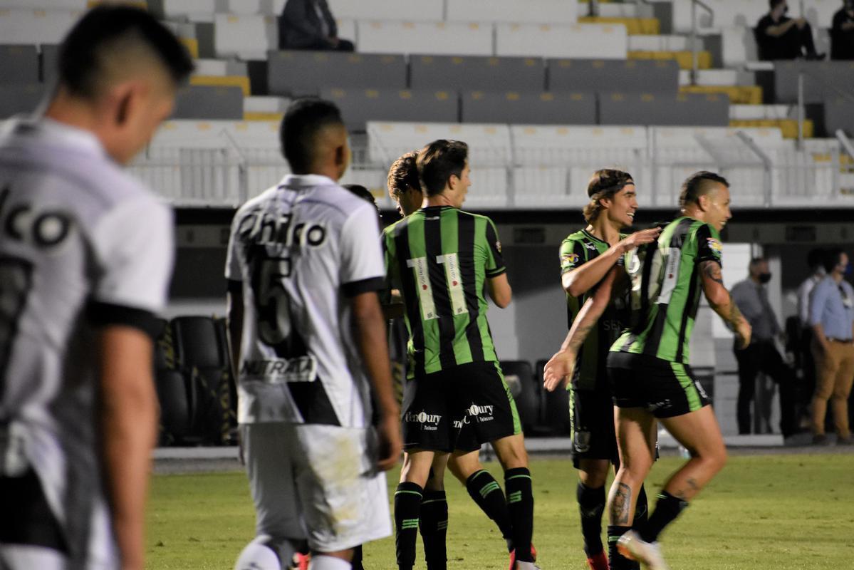Fotos do duelo de ida da quarta fase da Copa do Brasil, entre Ponte Preta e América, no Moisés Lucarelli, em Campinas.