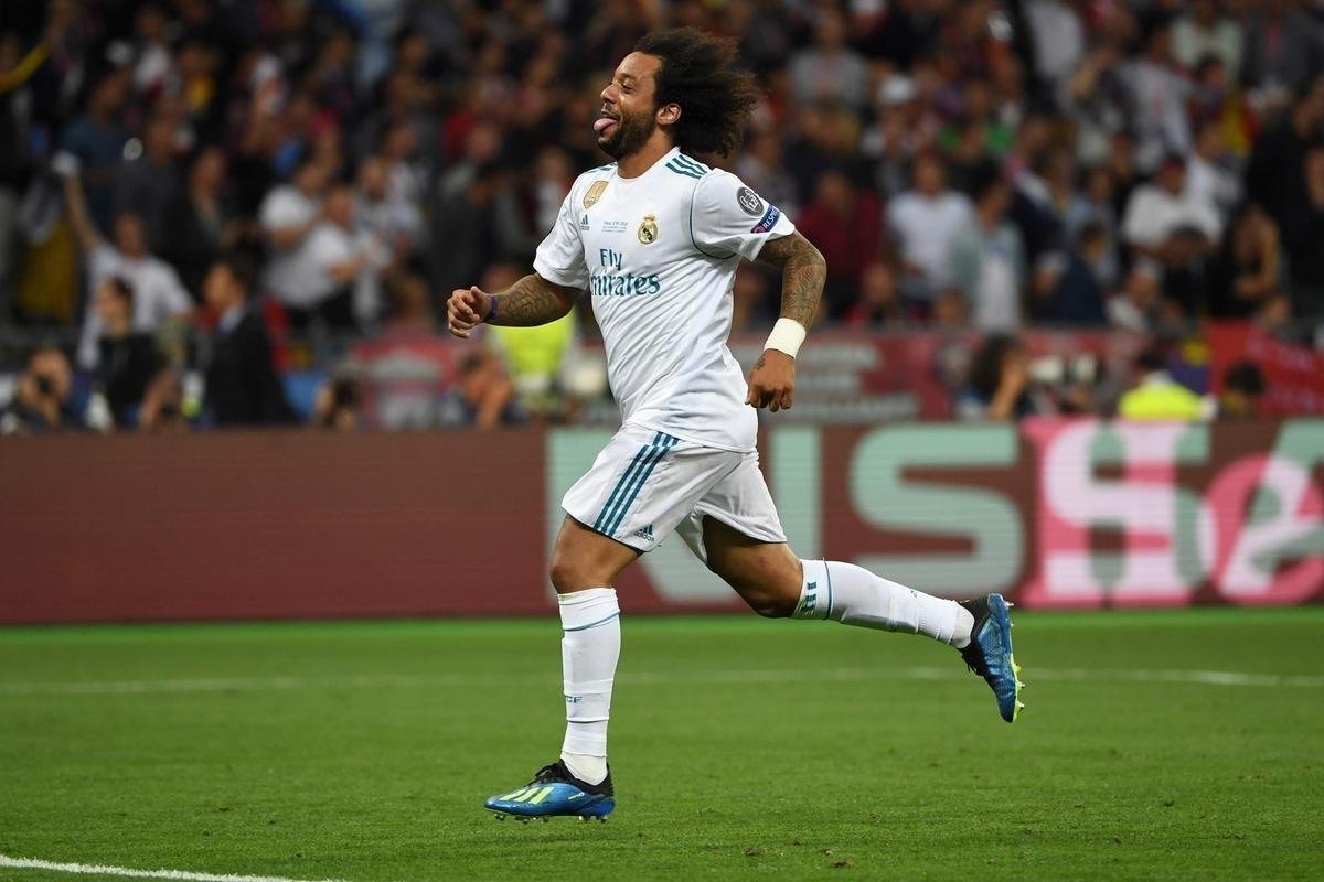 Goleiro Loris Karius, do Liverpool, vacilou na sada de bola, e Benzema, do Real, aproveitou para roubar a bola e abrir o placar na final: 1 a 0