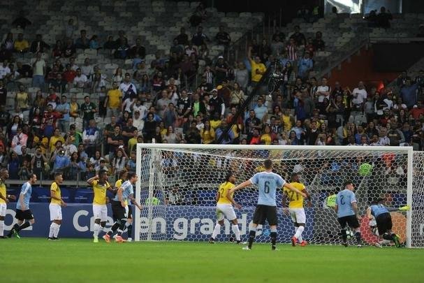Fotos de Uruguai x Equador, no Mineiro