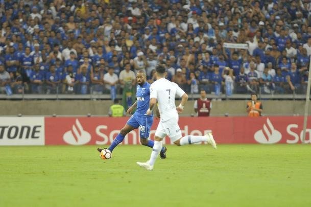Lances do primeiro tempo de Cruzeiro e Boca Juniors, no Mineiro, pela Copa Libertadores
