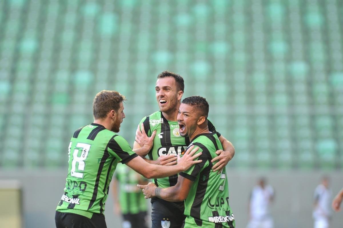 Amrica e Atltico-PR se enfrentaram em partida vlida pela 9 rodada do Campeonato Brasileiro