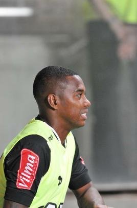 Robinho entrou em campo aos 10 do segundo tempo e teve estreia discreta pelo Atltico