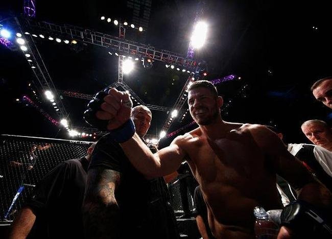Spider voltou ao UFC com rev�s. Brasileiro chegou a derrubar Bisping com uma joelhada, achou que tinha vencido por nocaute, mas round havia encerrado. No fim, brasileiro acabou perdendo luta por pontos