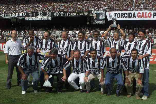 Em 2001, no aniversário de 30 anos do título de 1971, campeões ganharam Galo de Prata do clube