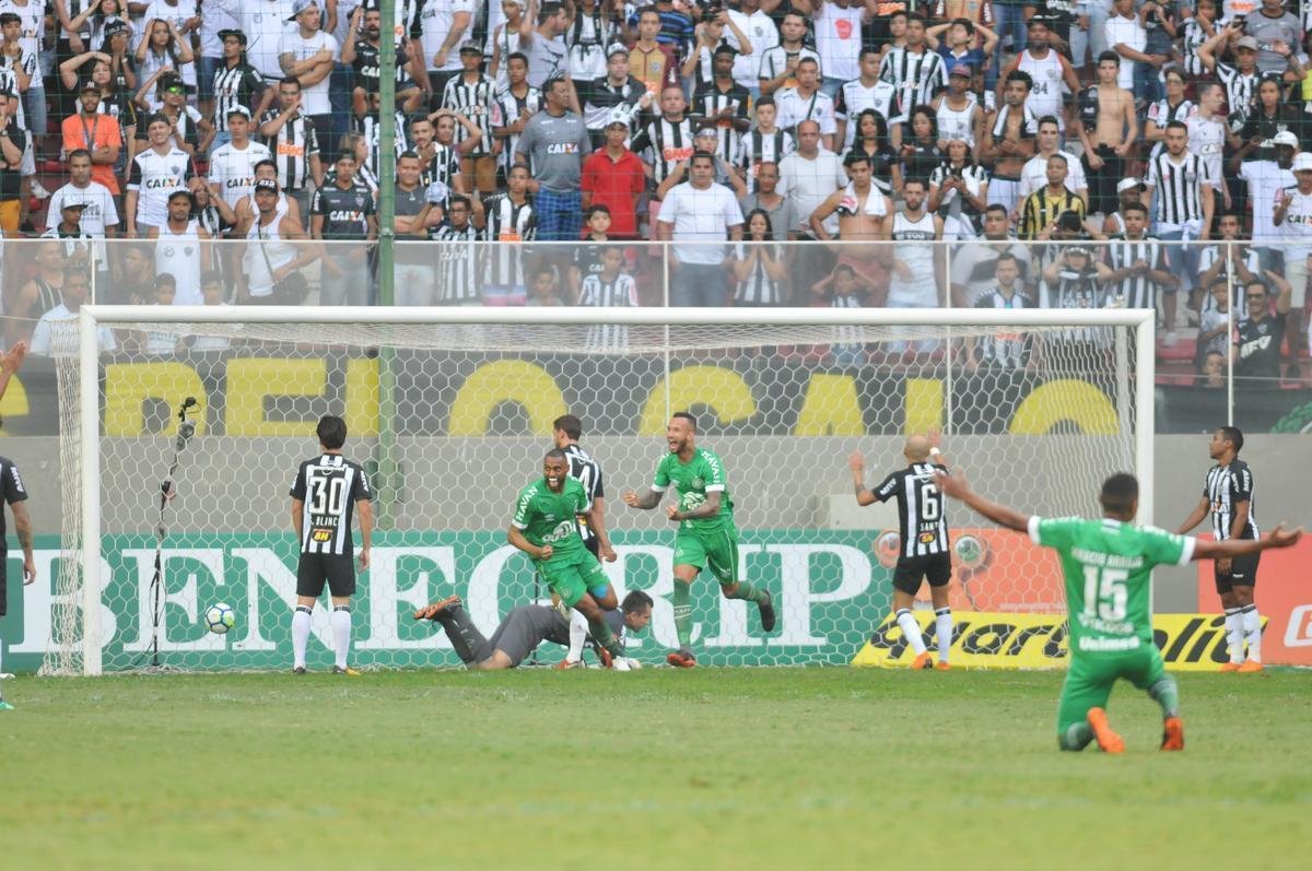 Atltico e Chapecoense fizeram jogo movimentado na tarde deste sbado