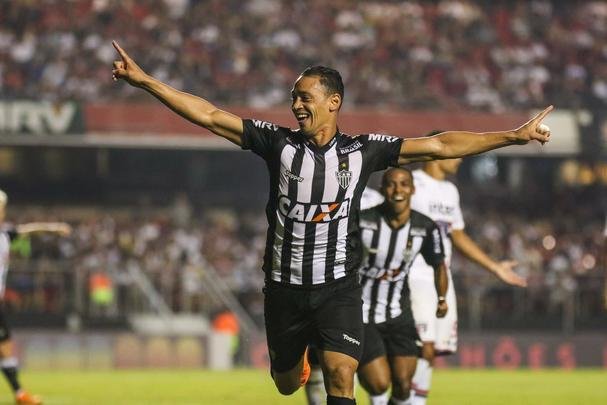 Atlético saiu atrás, conseguiu virada com Róger Guedes e Ricardo Oliveira, mas cedeu empate no Morumbi