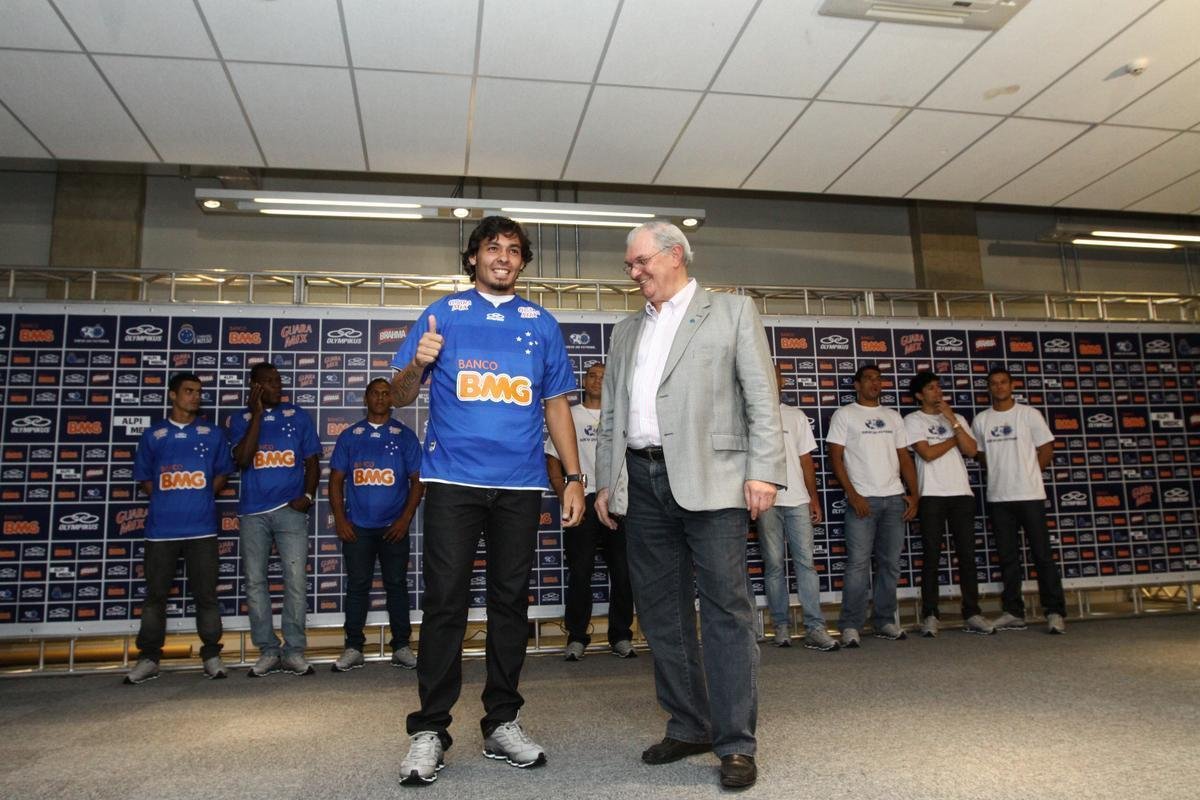 Disputado com o Atltico, Ricardo Goulart chegou ao Cruzeiro em 2013