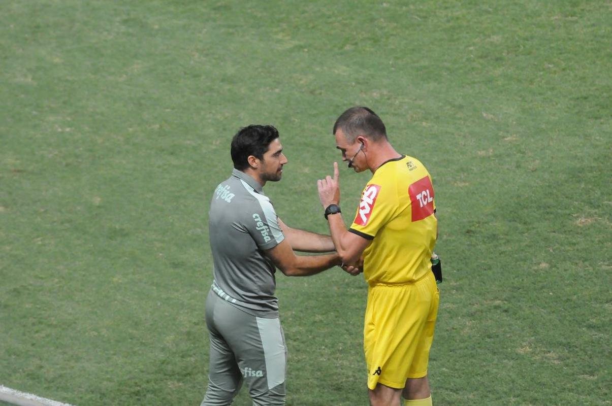 Fotos do jogo entre Amrica e Palmeiras, no Independncia, em Belo Horizonte, pela 24 rodada do Campeonato Brasileiro
