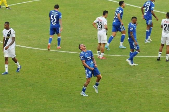 Fotos do jogo entre Cruzeiro e Ponte Preta, no Mineiro, em Belo Horizonte, pela 13 rodada da Srie B do Brasileiro