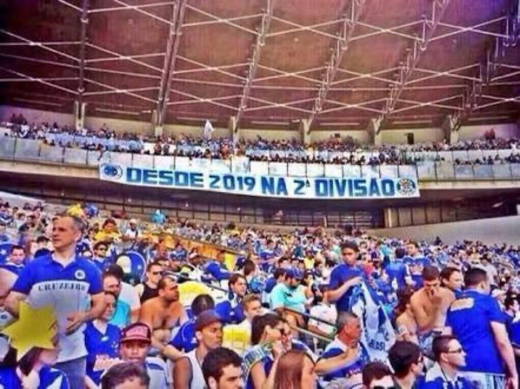 Cruzeiro empata com Cuiabá e praticamente sepulta chance de volta à Série A em 2021. Com permanência quase certa na Segundona por mais um ano, rivais tiram sarro nas redes sociais.