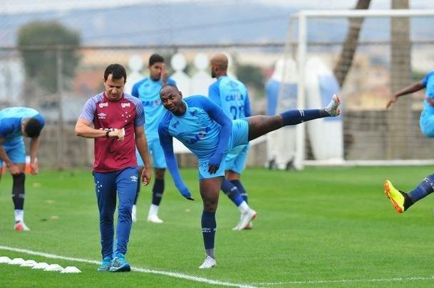 Cruzeiro iniciou preparao para clssico contra o Atltico com reservas em campo na Toca da Raposa II