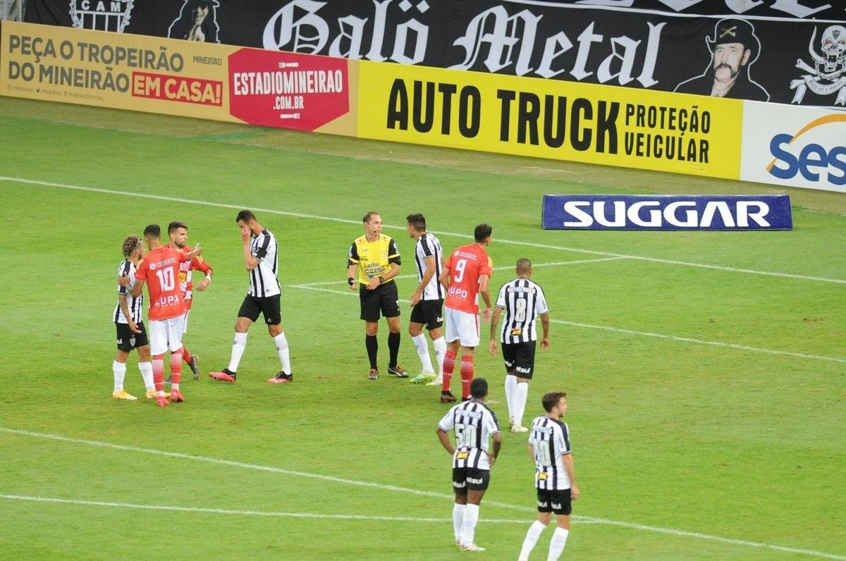 No segundo tempo, o Tombense saiu na frente, com gol de pnalti de Rubens. Logo depois, Sasha empatou para o Galo, aps falha pontual do goleiro Felipe. 