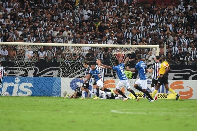 Fotos do jogo entre Atltico e Grmio, no Mineiro, em BH, pela 19 rodada do Campeonato Brasileiro