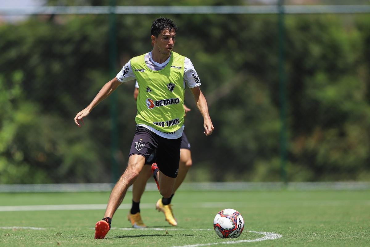 Treino do Atlético em campo. Jogadores fizeram atividade pela manhã no gramado. No período da tarde, trabalho foi na academia
