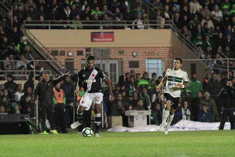 Em jogo movimentado, Sport fica no empate com o Coritiba em