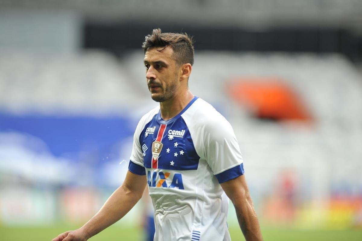 Cruzeiro estreou novo uniforme neste sbado, contra o Grmio