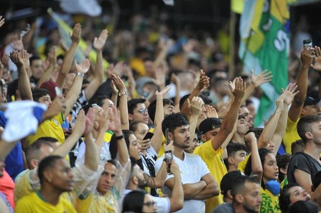 Fotos da torcida no Mineiro durante a vitria do Brasil sobre o Paraguai, por 4 a 0, pela 16 rodada das Eliminatrias da Copa do Mundo do Catar