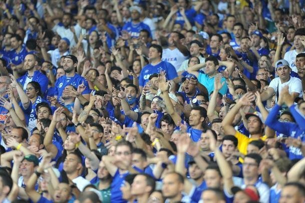 Torcedores do Cruzeiro coloriram Mineiro de azul em deciso da Copa do Brasil contra o Flamengo