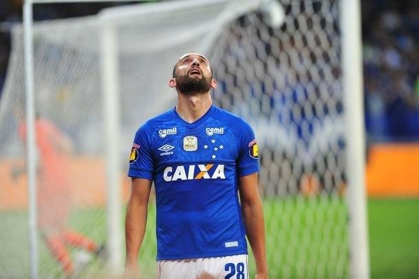No segundo tempo, Cruzeiro tentou ampliar a vantagem e teve trs chances reais