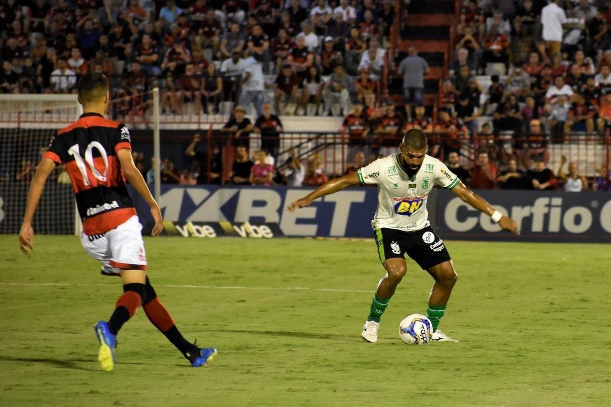 Amrica arrancou empate dramtico diante do Atltico-GO em Goinia 