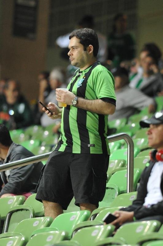 Imagens da torcida alviverde no duelo entre Amrica e Cricima, no Independncia, pela Srie B