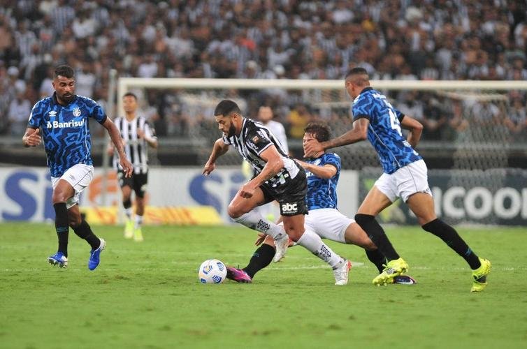 Fotos do jogo entre Atltico e Grmio, no Mineiro, em BH, pela 19 rodada do Campeonato Brasileiro