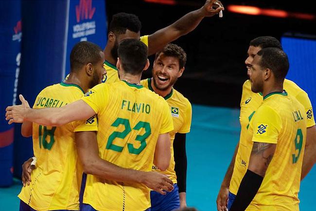 Com atacantes inspirados, Brasil vence bem os Estados Unidos e pula para liderana