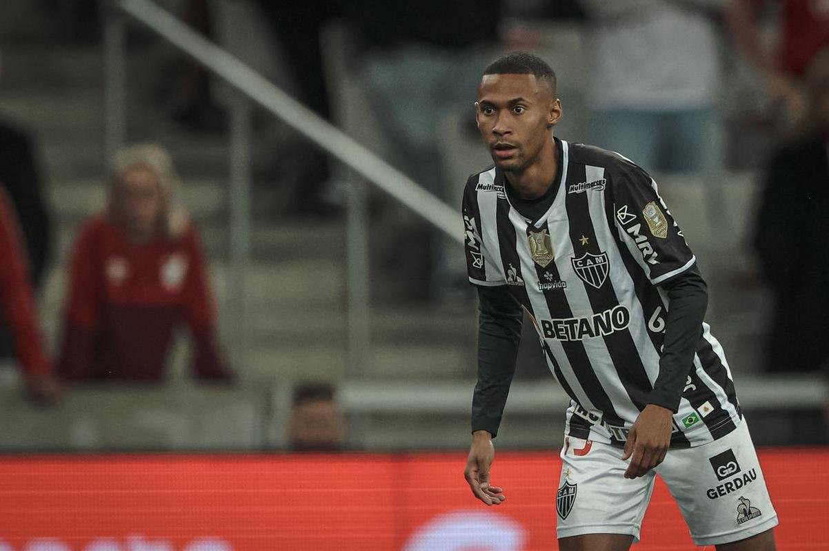 Neste domingo (17), o Atlético enfrentou o Athletico-PR pela segunda rodada da Série A do Campeonato Brasileiro. A partida foi realizada na Arena da Baixada, em Curitiba.