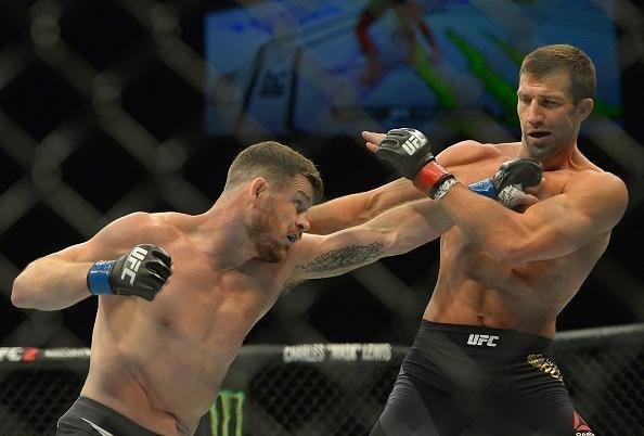 Considerado azarão na luta principal do UFC 199, em Los Angeles, Michael Bisping surpreende Luke Rockhold e conquista o cinturão do peso médio, com nocaute arrasador no primeiro round