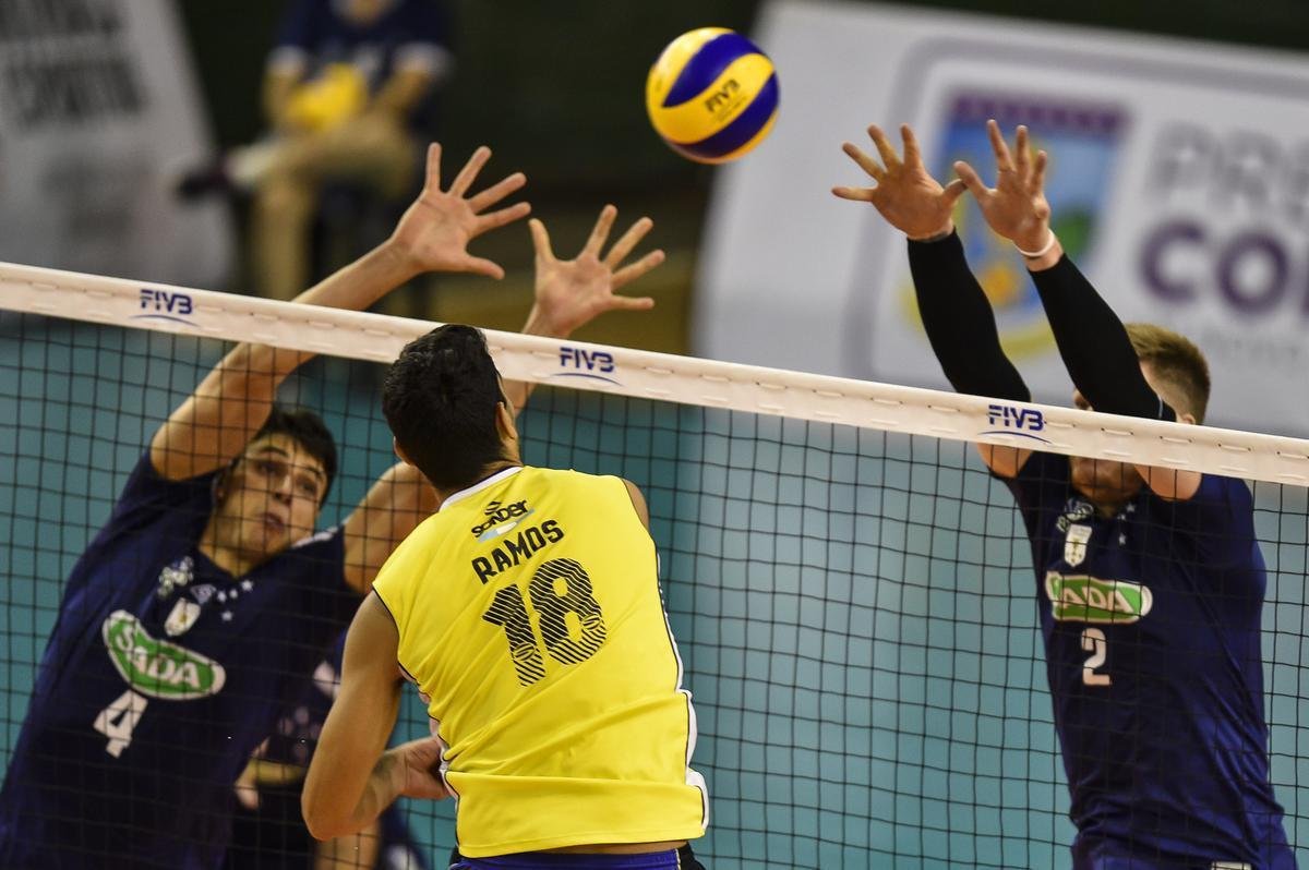 Cruzeiro e UPCN Bolvar Voley fizeram a final do Campeonato Sul-Americano de Clubes de Vlei, no Ginsio do Riacho, em Contagem