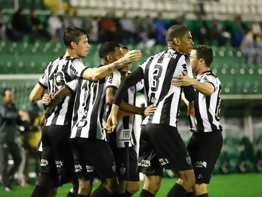 Atlético venceu a Chapecoense de virada por 2 a 1