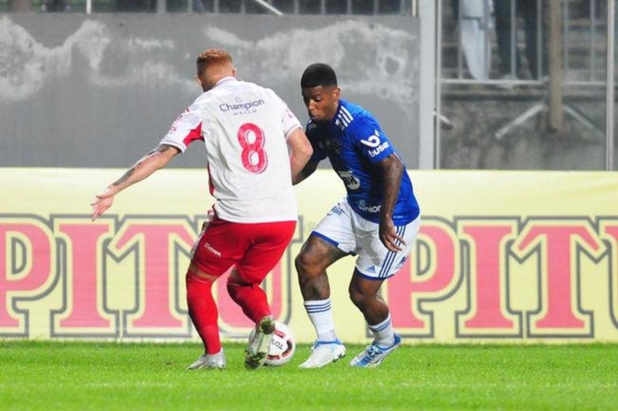 O Cruzeiro goleou o Nutico por 4 a 0 no Independncia, em Belo Horizonte, na 26 rodada da Srie B