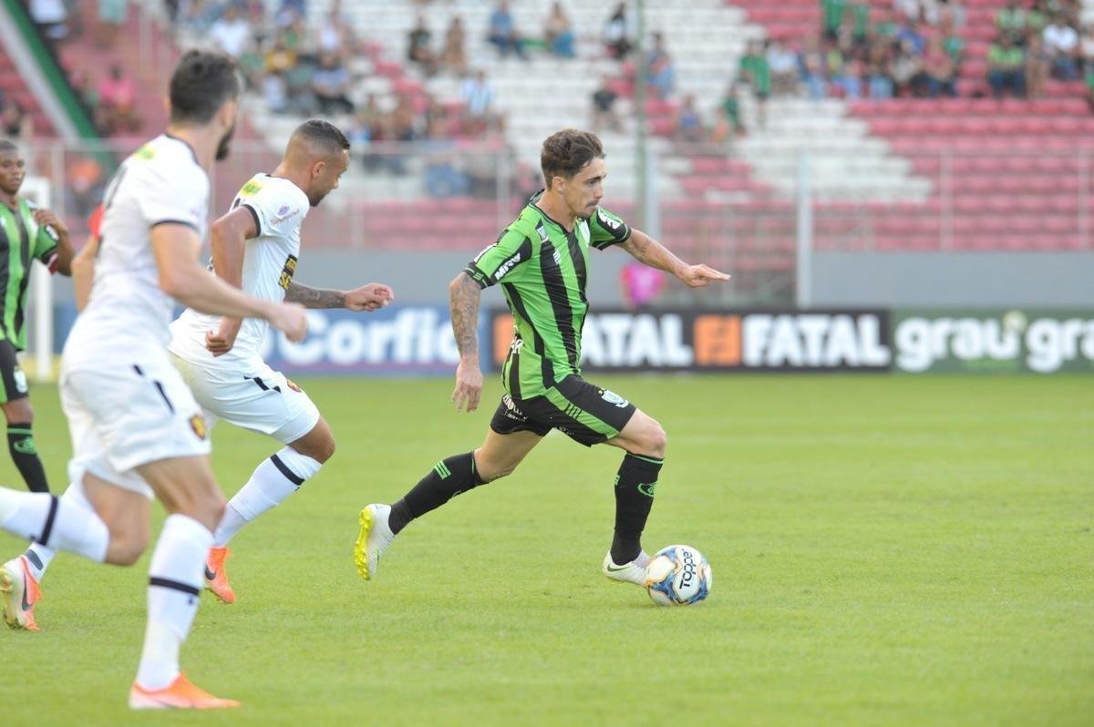 Amrica chegou ao gol no segundo tempo, em chute cruzado de Ademir: 1 a 0