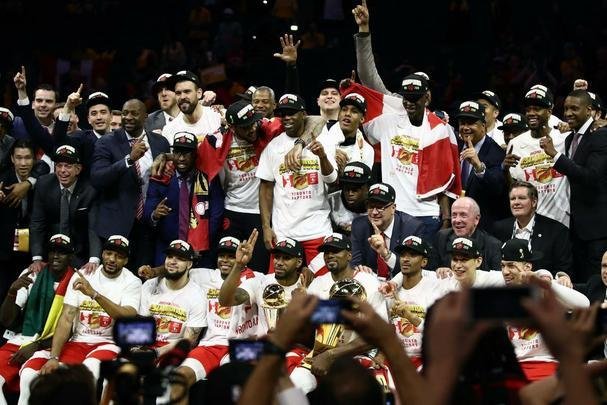 Toronto Raptors vence a sexta partida das finais, na Oracle Arena, e faz a festa