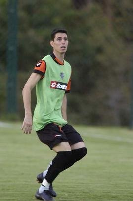 Alessandro - Após ser dispensado pelo Cruzeiro, Alessandro foi contratado pelo Atlético em fevereiro de 2009. A estreia só aconteceu em abril, com vitória por 2 a 0 sobre o Guaratinguetá. O atacante entrou no segundo tempo da partida, no lugar de Lopes.