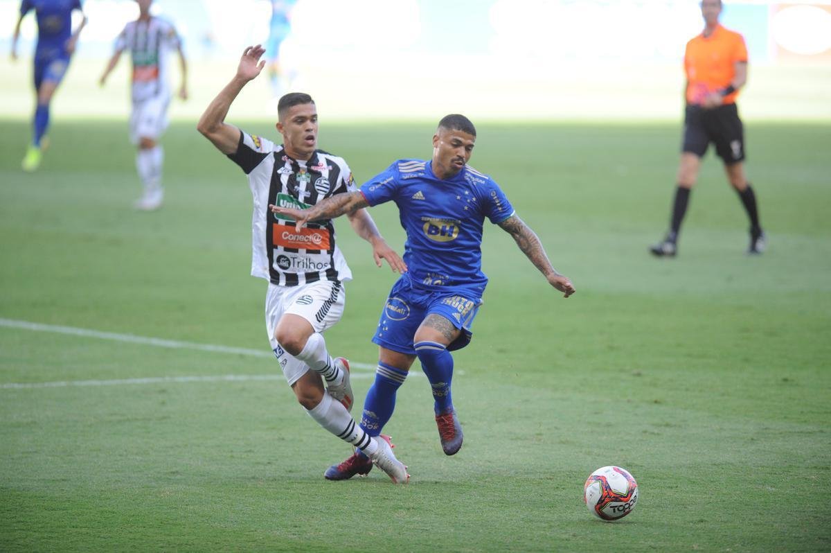 Fotos da vitria do Cruzeiro sobre o Athletic de So Joo del-Rei, por 1 a 0, no Mineiro, pela quarta rodada do Campeonato Mineiro de 2021. Marcelo Moreno, de pnalti, marcou o gol do triunfo celeste no Gigante da Pampulha