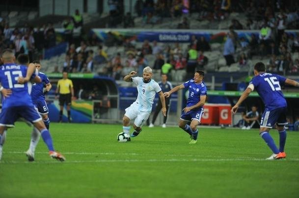 Fotos do duelo entre Argentina e Paraguai, no Mineiro, pela Copa Amrica