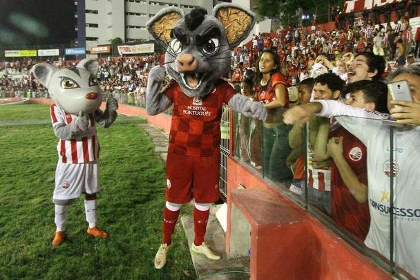 Timbu 'raiz' chamou a atenção nos Aflitos e viralizou nas redes sociais