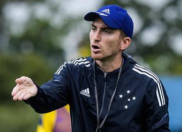 Aos 30 anos, Martín Varini foi convidado por Pezzolano para integrar comissão técnica do clube celeste