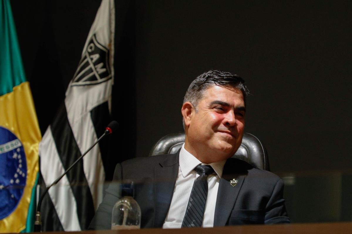 Presidente Srgio Sette Cmara anunciou nesta quinta-feira que no se canditar  reeleio no Atltico. Ao lado do vice, Lsaro Cndido da Cunha, ele fez um balano dos trs anos de gesto