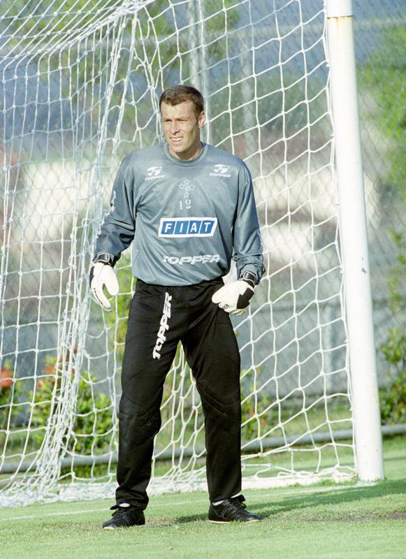 Andr Doring teve a responsabilidade de suceder Dida no gol do Cruzeiro e conquistou a Recopa Sul-Americana de 1998 e a Copa do Brasil de 2000. Fez 115 jogos com a camisa cruzeirense.